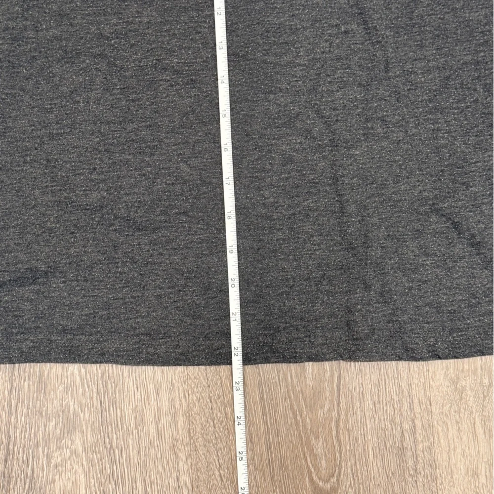 FRIENDS Women’s Charcoal Logo Graphic Tee Size XS - Picture 6 of 8